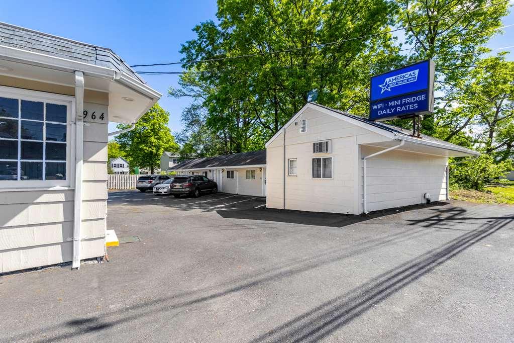 Americas Best Value Inn Avenel Woodbridge Esterno foto