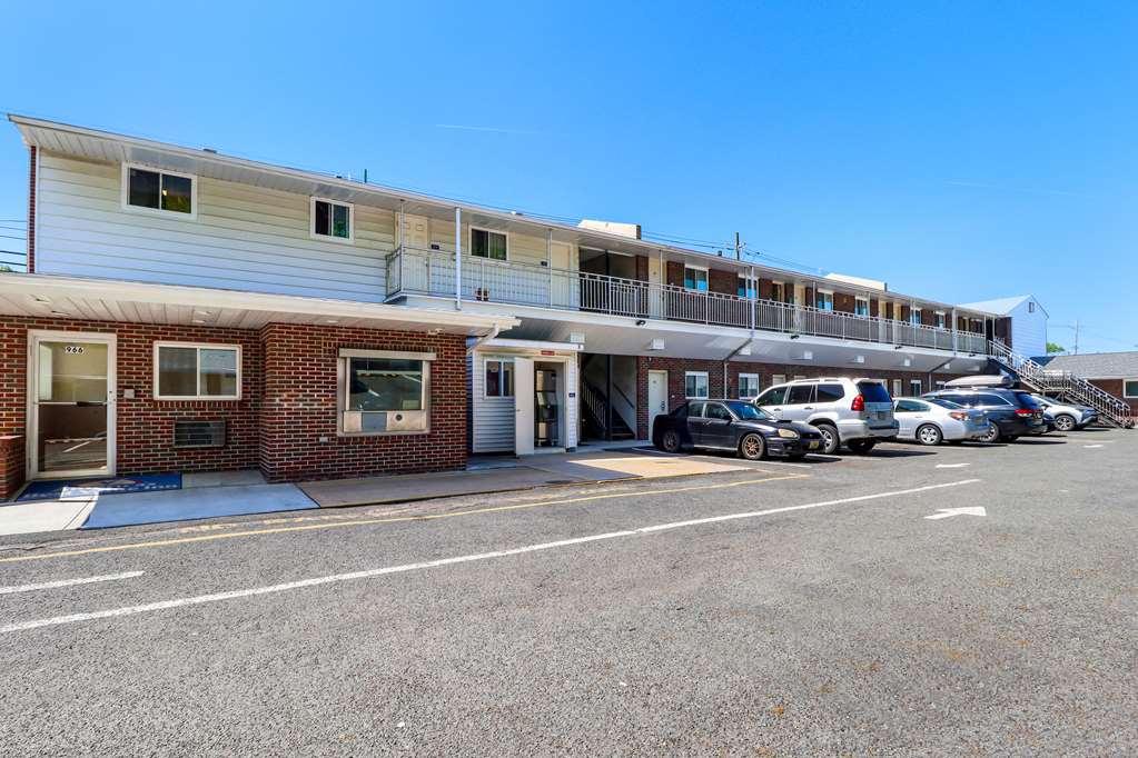Americas Best Value Inn Avenel Woodbridge Esterno foto